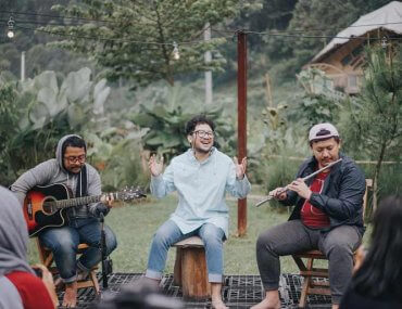 Kunto Aji "Piknik di Akhir Bulan"