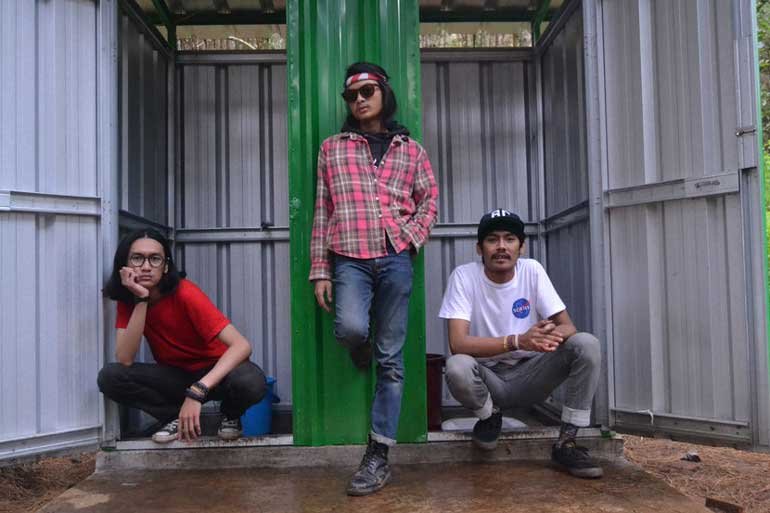 Ka Awang Awang Salah Sasaran Single