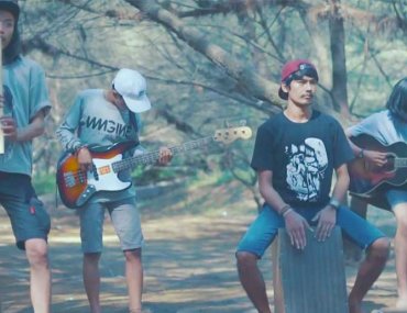 Ka Awang Awang Salah Sasaran Lyrics Video
