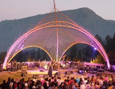 Jazz Gunung Bromo 2017 - Sri Hanuraga Trio Feat. Dira Sugandi