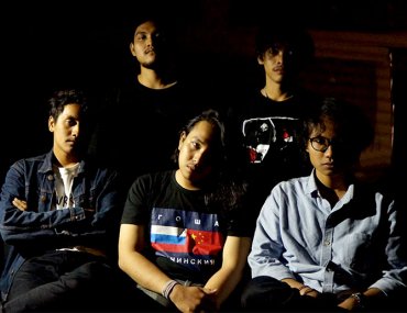 Lingkaran Atmosfer Quiet Single