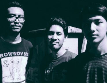 Uncanny, an alternative/noise rock trio comprised of Muhammad Suryokusumo (guitar, vocal), Athif Aiman (drum) and Indra Suhyar (bass) introduce their latest single called "Lone Survivor".