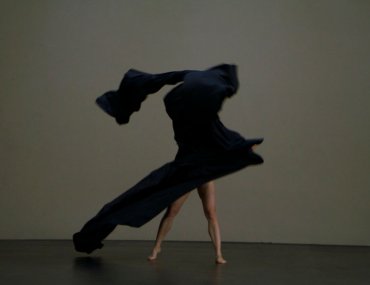 Der Bau Dance Performance Review