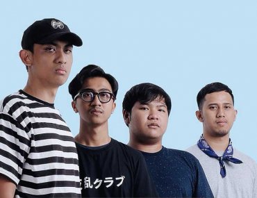 Head Head Vivid Reality Single