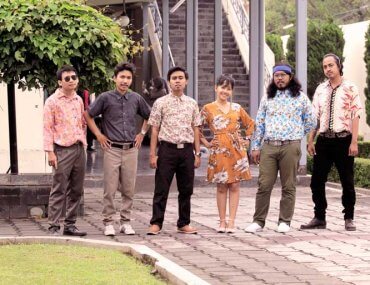 Holiday Anna Romansa Single