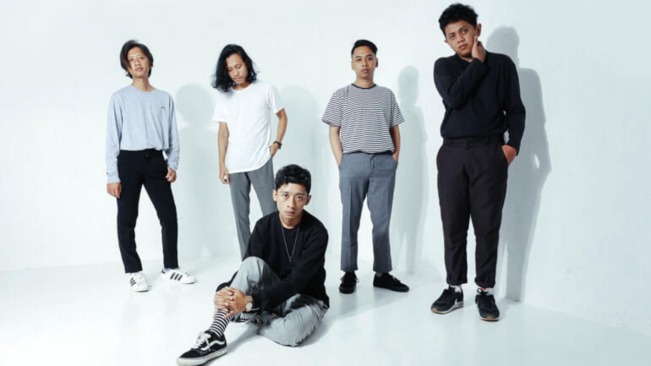 Review: Heavy R&B Influence Caught on 