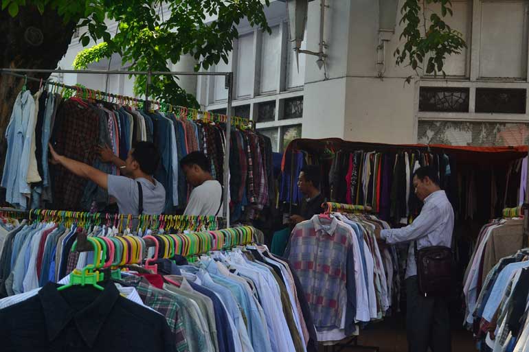 Thrift Shopping Hunting Second di Surabaya