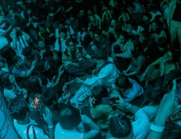 MENIKMATI AKSI CONNAN MOCKASIN, MUSISI SUPER SANTAI DAN SWASEMBADA
