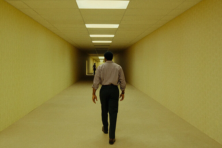 Review: "Backrooms" Timbulkan Kecemasan dalam Kemasan Horor